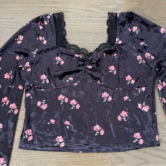 Cider Velvet Sweetheart Black Floral Lace Top - Picture 11 of 15